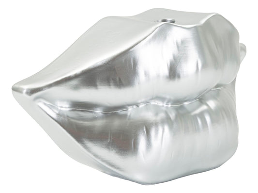Vaso forma di labbra argentate visto di lato, finitura lucida e design unico ideale per ambienti sofisticati e di tendenza.