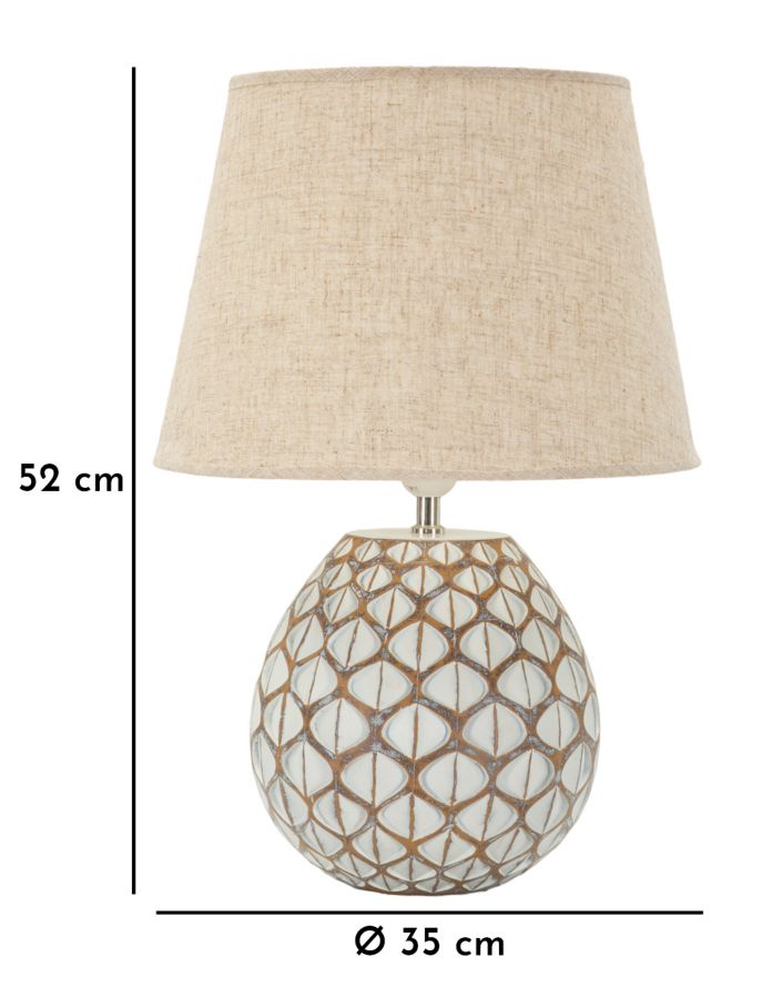 Lampada da tavolo Tibet con misure Ø 35X52 cm, base in resina decorata e paralume beige, perfetta per arredamento moderno.