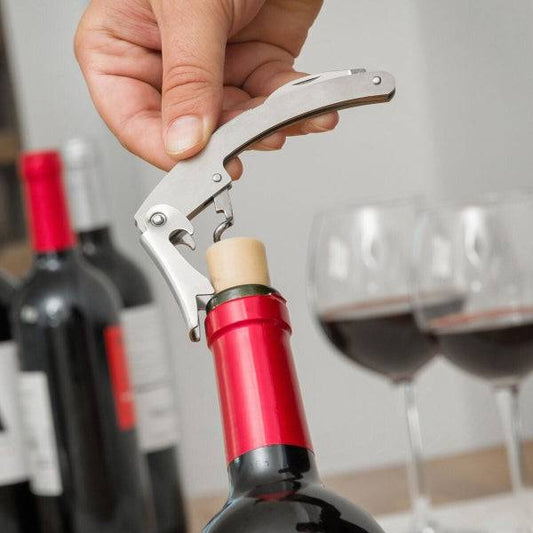 Innovagoods Set 5 Accessori per Vino - Custodia a Forma di Bottiglia - Ideale da Regalare - Compatto e Pratico - Chiusura Magnetica - Uso Decorativo - 7x33cm - Colore Nero
