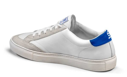 Vista posteriore della scarpa Sparco S-Time Bianca con imbottitura alla caviglia e rinforzo blu sul tallone per comfort e stile.