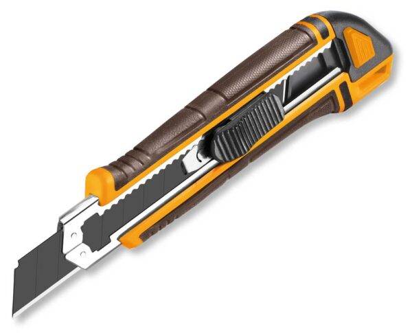 Cutter con lama retrattile SK4 da 18x100mm in colore nero e arancione, impugnatura ergonomica in plastica marrone, ideale per tagli precisi e professionali