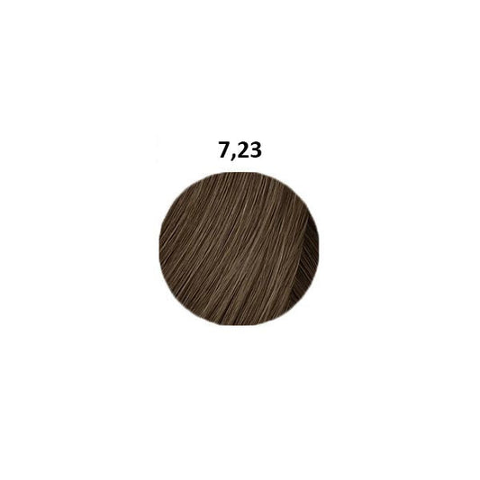 Mazzo di capelli colorati in tonalità dorata biondo 7,23, ciocche lisce e lucide, rappresenta la tonalità di colore della colorazione senza ammoniaca L'Oreal Inoa.