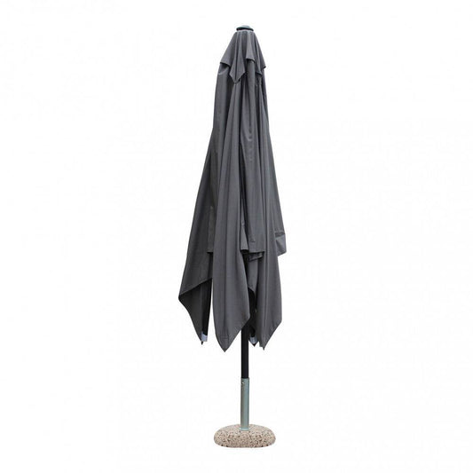Ombrellone da giardino con copertura in tessuto grigio, struttura in alluminio e base in pietra, chiuso e riposto con copertura in tessuto