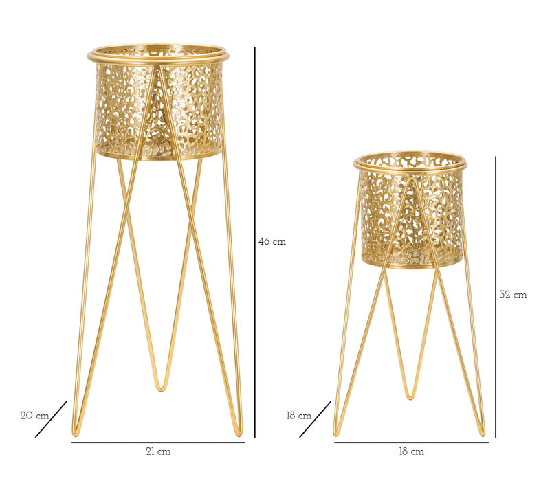 Coppia di Portavasi in Metallo Dorato con Design Elegante e Intagli Decorativi