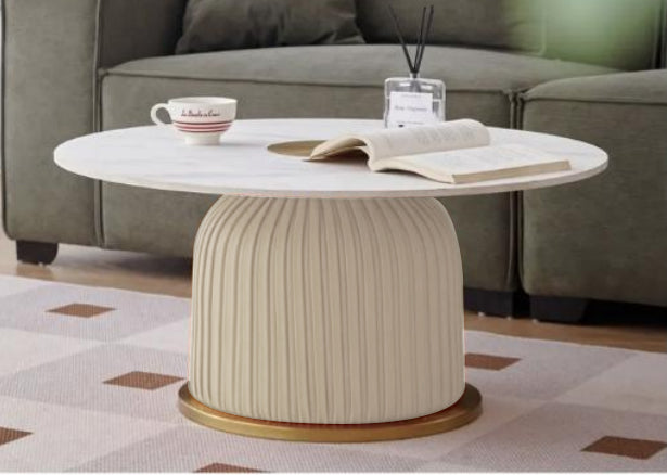 Tavolino Caffè Nova Ø 80x39,5 in un salotto moderno con divano verde, perfetto per ambienti eleganti e raffinati.