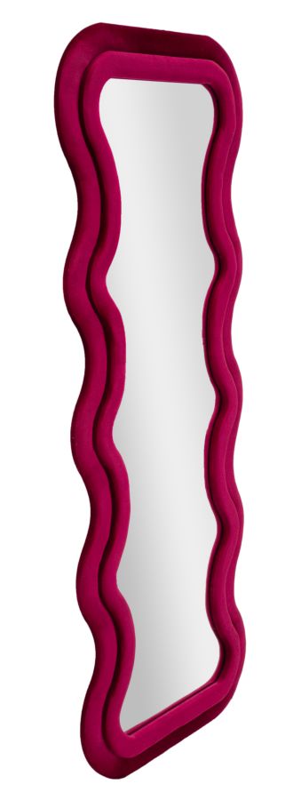 Specchio da parete Emily elegante con profilo ondulato in velluto fuxia, perfetto per ambienti glamour e arredamenti contemporanei.