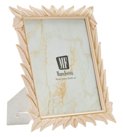 Cornice Leaffy Cm 27X2X32,3 con misura interna 20X25 in resina color crema con dettagli dorati, design fogliare elegante per foto verticali.