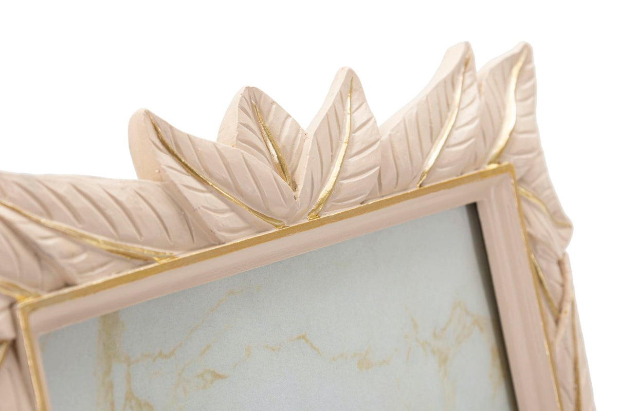Dettaglio superiore della Cornice Leaffy elegante con foglie scolpite e rifiniture dorate, ideale per foto 15x20 cm in ambienti raffinati.