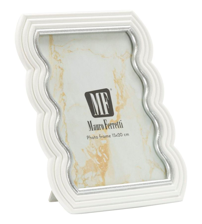 Cornice Curty elegante 19,9x1,5x25,2 cm con misura interna 15x20 cm, design ondulato bianco con bordo argentato, ideale per foto verticali.