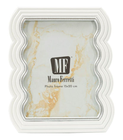 Fotocornice Curty Mauro Ferretti 15x20 cm in stile elegante, struttura bianca con profilo argentato e forma sagomata per arredamento moderno.