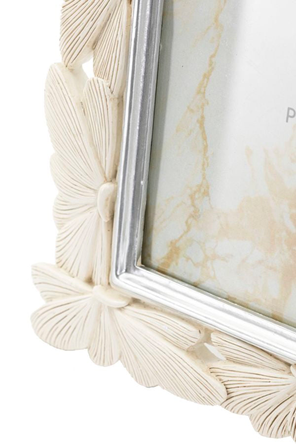 Particolare angolo Cornice Butterfly 23x27,7x2 cm con bordo argentato e farfalle decorative, perfetta per foto 15x20 cm.