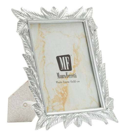 Cornice Leavy Silver Cm 21,2X1,7X26,8 per foto eleganti con decoro foglie in rilievo, finitura argentata lucida e supporto da tavolo.