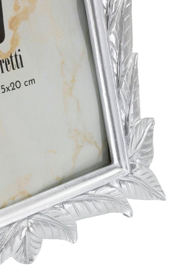 Particolare angolo inferiore cornice Leavy Silver 21,2x1,7x26,8 cm con finitura lucida e motivo foglia decorativo Mauro Ferretti.