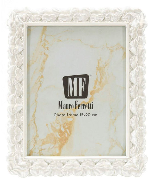 Fotocornice decorativa Cornice Hearty cm 20x1,8x25,3 con bordo a petali in rilievo, perfetta per incorniciare immagini 15x20 cm con stile elegante.