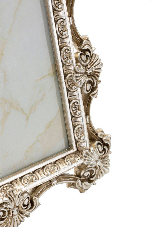 Particolare laterale della Cornice Florence CM 27X2,2X32 in stile barocco con motivi ornamentali raffinati e struttura robusta.
