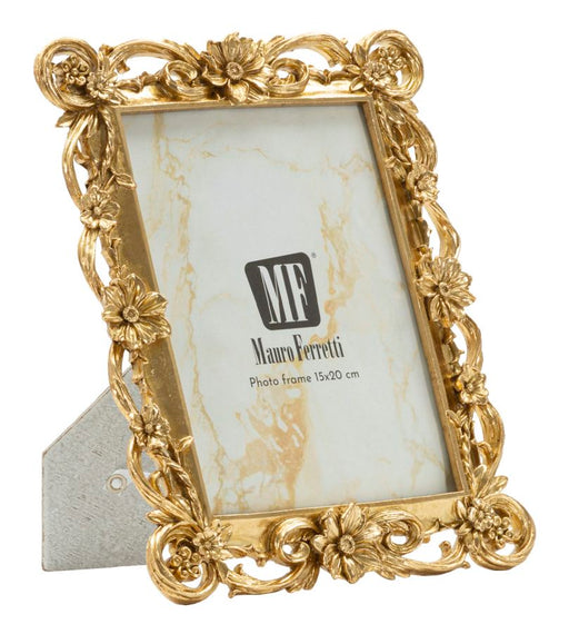 Cornice classica barocca dorata Mauro Ferretti con misura interna 15x20 cm, decorata con motivi floreali in rilievo, vista angolata.