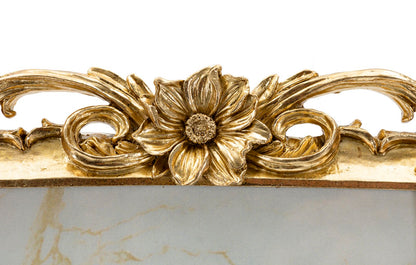 Dettaglio floreale in rilievo della cornice classica barocca dorata 15x20 cm, finitura lucida e lavorazione artigianale.