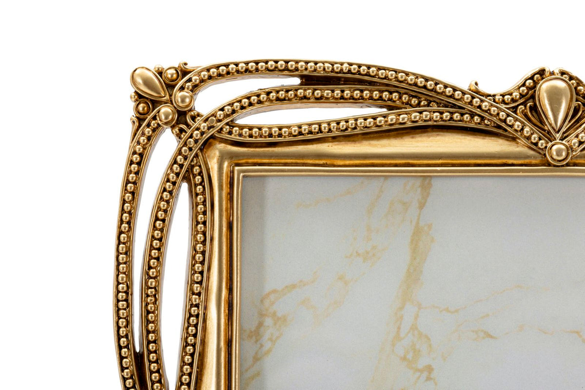 Particolare angolo superiore della Cornice Line cm 27x1,7x32 con ornamenti in rilievo dorati e design elegante Mauro Ferretti.