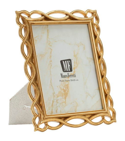 Cornice Wave Cm 28,5X2X33 Misura Interna Cm 20X25 Elegante in stile barocco dorato con supporto da tavolo, ideale per foto verticali.