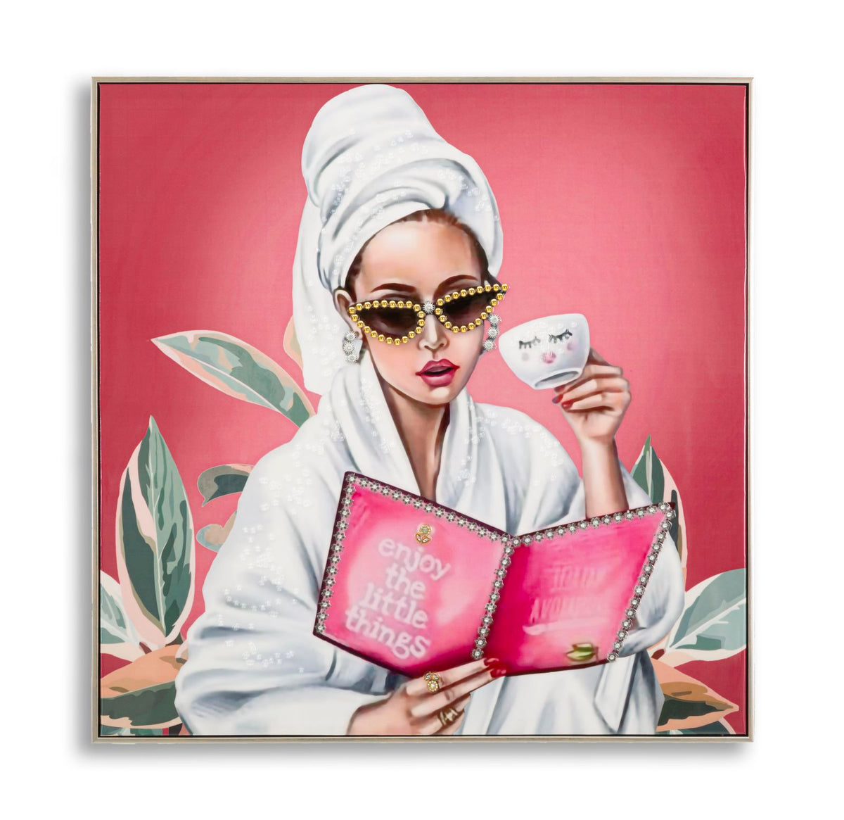 Dipinto su tela laccato Luxury Spa con cornice 82x82 cm, donna glamour con turbante, occhiali gioiello e tazza, sfondo rosa decorativo.