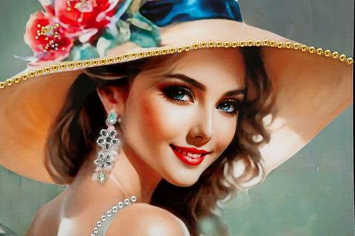 Dettaglio del volto della donna nel dipinto su tela laccato Elegant, con trucco raffinato, cappello decorato e orecchini brillanti.