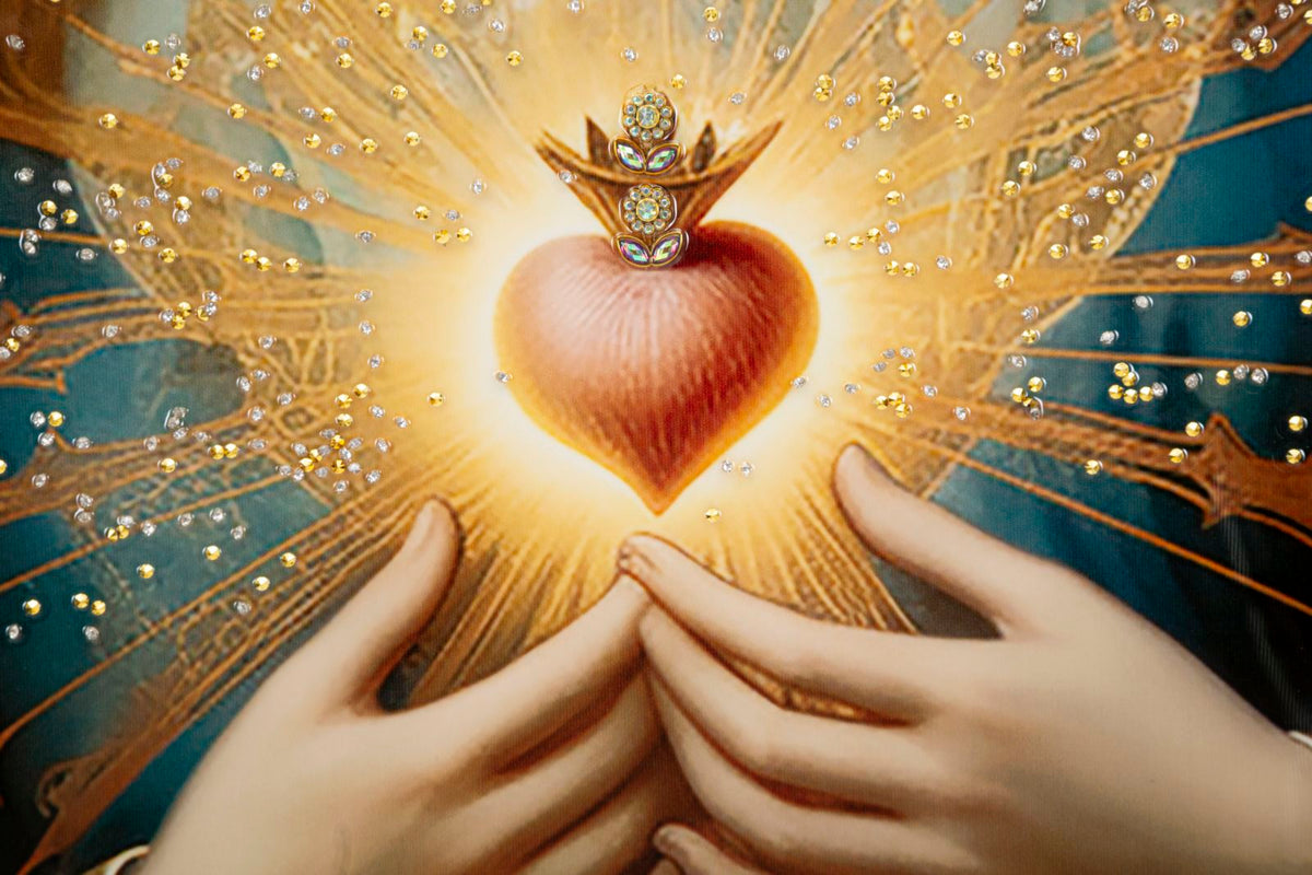 Dettaglio del cuore sacro luminoso nel dipinto su tela laccato Madonna -B-, decorazione da parete spirituale con effetto dorato.