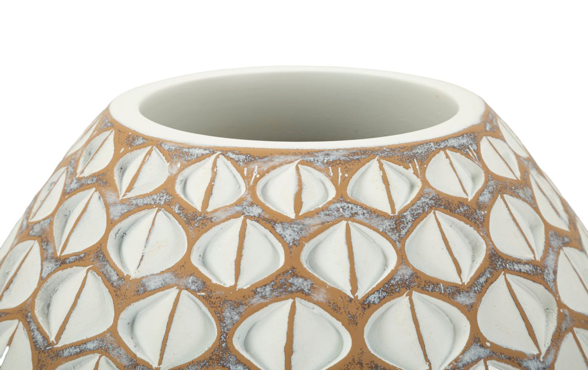 Dettaglio superiore del vaso Resina Tibet Ø27 cm con apertura ampia e texture geometrica in rilievo, stile moderno.