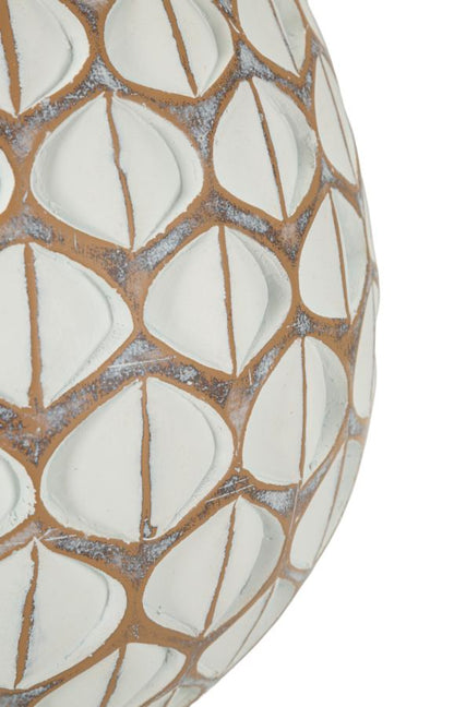 Particolare della superficie del vaso Resina Tibet Ø27 cm con motivo geometrico tridimensionale, design elegante.
