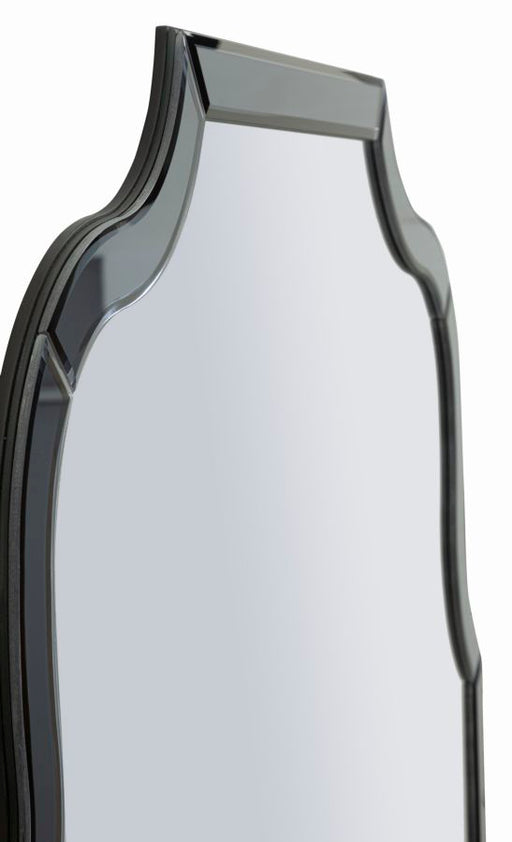 Dettaglio laterale dello specchio da parete Ankara Grigio con profilo sagomato e finitura raffinata per ambienti moderni.