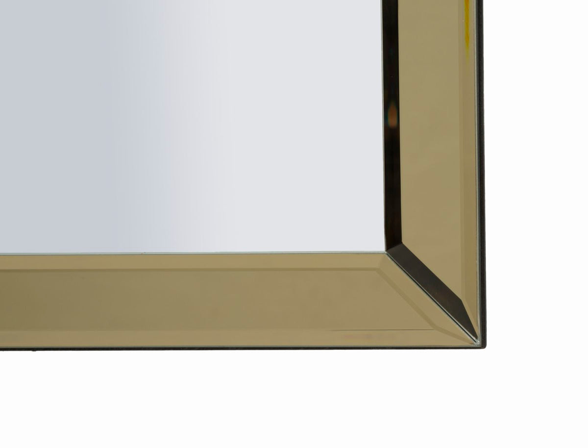 Angolo inferiore dello specchio Ankara oro misura 78x93 con cornice dorata bisellata, ideale per arredamenti eleganti.
