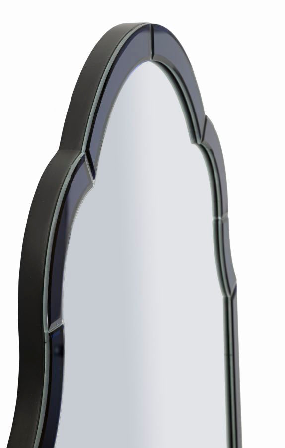 Vista laterale dello specchio da muro Tangeri blu cm 55x2x150 elegante, con cornice spessa e profilo curvo in vetro blu.