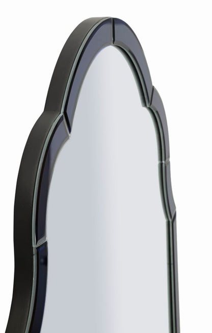 Vista laterale dello specchio da muro Tangeri blu cm 55x2x150 elegante, con cornice spessa e profilo curvo in vetro blu.