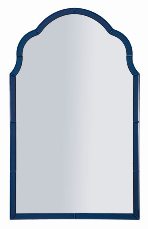 Specchio Blu Tangheri 62x100 con cornice sagomata elegante in vetro blu, ideale per ambienti moderni e raffinati.