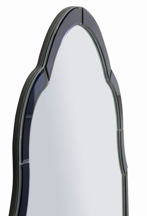 Dettaglio laterale dello Specchio Blu Tangheri 62x100 con cornice sagomata e finitura lucida, perfetto per interni di design.