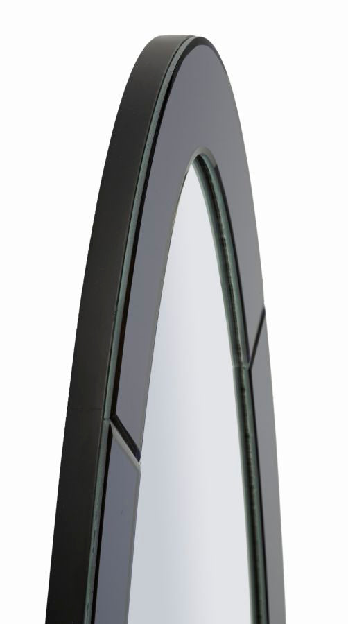 Dettaglio laterale dello specchio da parete Oslo blu con cornice sottile e design elegante, perfetto per interni contemporanei.