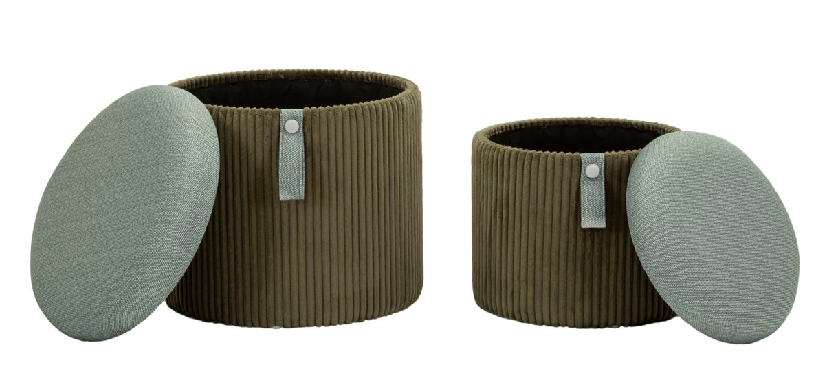 Pouf contenitore verde Bolzano aperti, mostrano lo spazio interno per archiviazione, ideali per soggiorno o camera da letto.