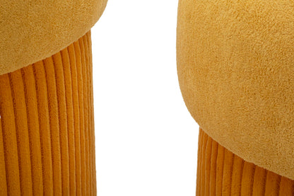 Dettaglio ravvicinato del tessuto in velluto a coste dei pouf contenitore Aspen senape, finitura elegante e texture morbida