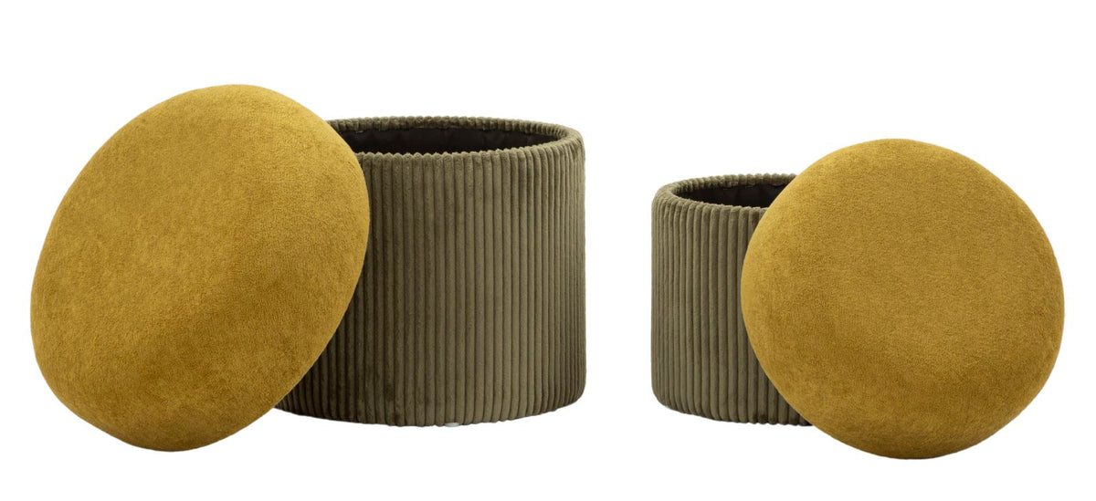 Set pouf Aspen verde con coperchi rimossi, mostra vano contenitore interno. Design salvaspazio in velluto per salotto o camera da letto.