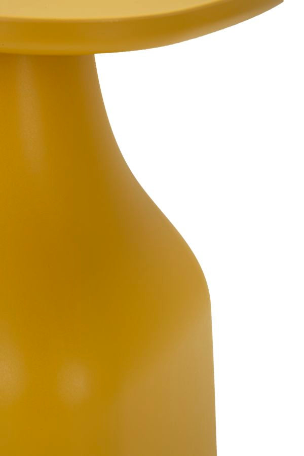Particolare della base del Tavolino Gea Giallo, con finitura liscia e design ergonomico per un tocco elegante e contemporaneo.