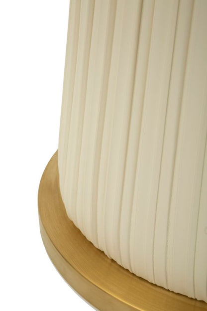 Dettaglio ravvicinato della base plissettata e bordo dorato del Tavolinetto Nova. Perfetto per ambienti moderni ed eleganti.
