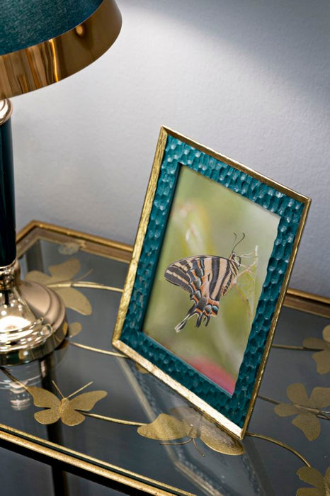 Cornice Grent 20,3x2x25,3 cm su tavolino decorato, stile elegante con bordo dorato e verde, misura interna 15x20 cm