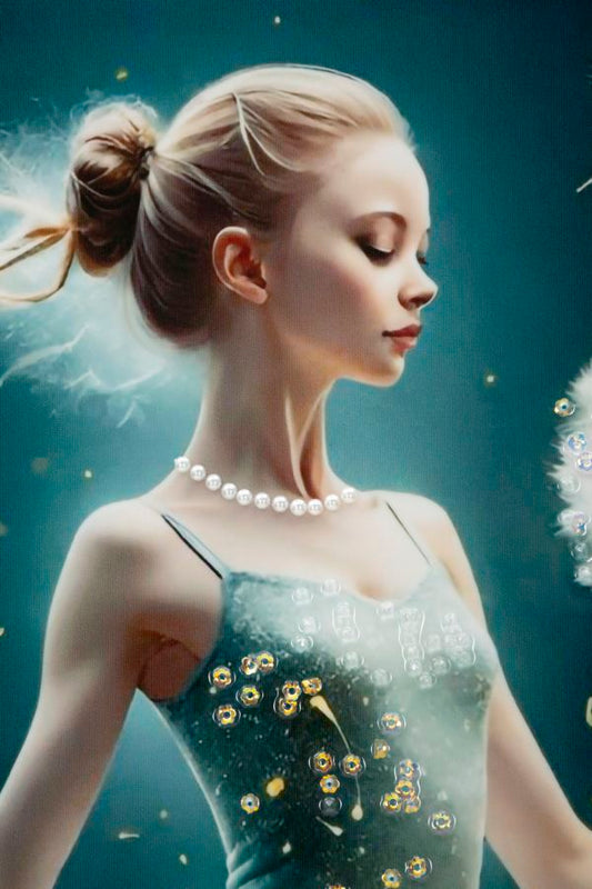 Dettaglio del volto della ballerina nel dipinto su tela laccato Dancing 72x4x102 cm, con espressione serena e collana di perle.