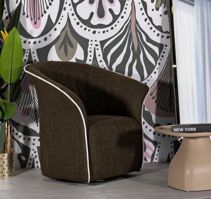 Poltrona Girevole Siena Verde in ambiente moderno con carta da parati decorativa, perfetta per salotto elegante e funzionale.