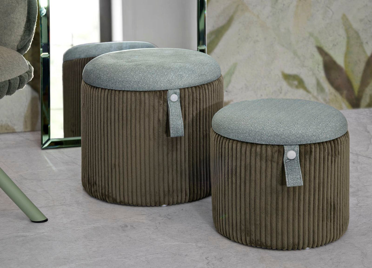 Set 2 pouf contenitore verde Bolzano in ambiente moderno, perfetti come sedute aggiuntive e soluzioni salvaspazio eleganti.