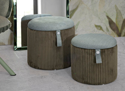 Set 2 pouf contenitore verde Bolzano in ambiente moderno, perfetti come sedute aggiuntive e soluzioni salvaspazio eleganti.