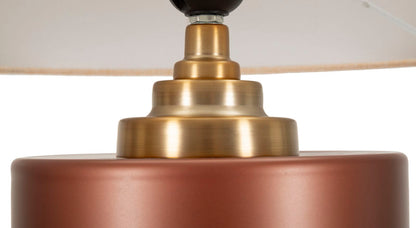 Particolare del raccordo dorato tra paralume e base della lampada Rosenthal. Finiture di pregio per un design raffinato e moderno.