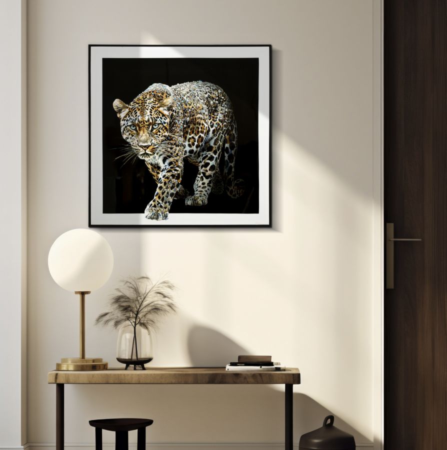 Dipinto su tela laccato giaguaro con cornice esposto in soggiorno moderno, decorazione da parete 82x82 CM, stile FERRETTI.