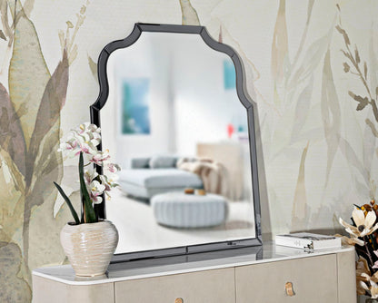Specchio Ankara Grigio su mobile da ingresso, perfetto per ambienti glamour con decorazioni floreali e stile moderno.