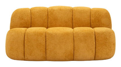 Divanetto moderno giallo senape con rivestimento in tessuto morbido, design curvo e compatto, ideale per soggiorno, dimensioni 145x80x69 cm.