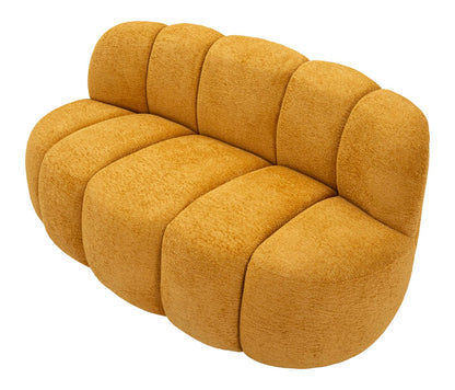 Divanetto in tessuto giallo senape con forma rotonda e morbida, ideale per salotti moderni, dimensioni 145x80x69 cm.